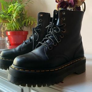 Size 6 black platform high top Jadon leather Doc Martens
